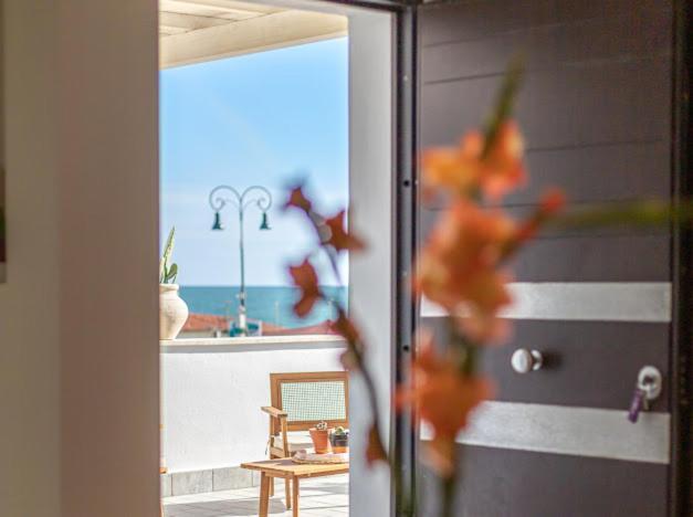 Casa Mira Luxury Sea House Fco Airport Apartment Fiumicino Bagian luar foto